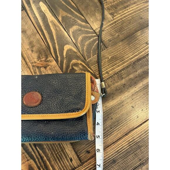 VTG Dooney & Bourke Pebble Leather Cross Body Wallet Purse Navy Trifold Flaws - Picture 5 of 10
